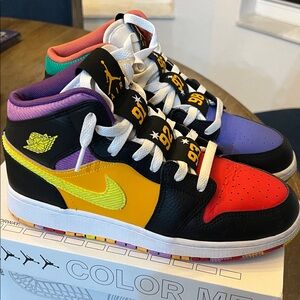Boys air Jordan 1 mid ss like new